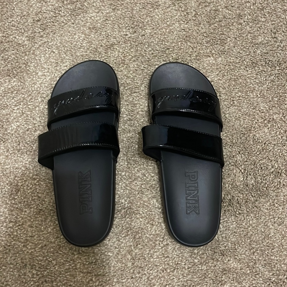 Black comfy slides
